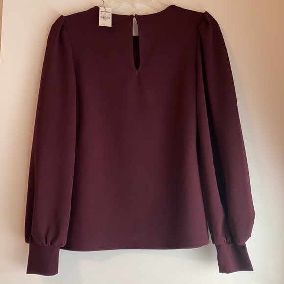 Flattering Blouse - Picture 2 of 3